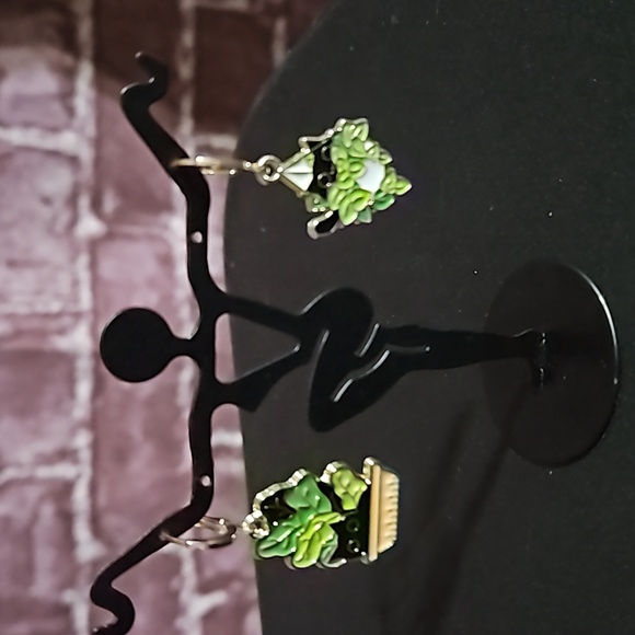 Black 🎁 Cat Earrings - Hide n Seek in Plants  Gold Tone NWOT - Picture 3 of 6